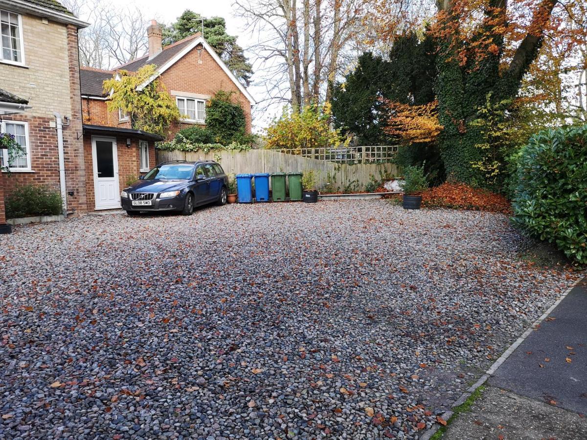 The Spinney Bracknell Exterior photo